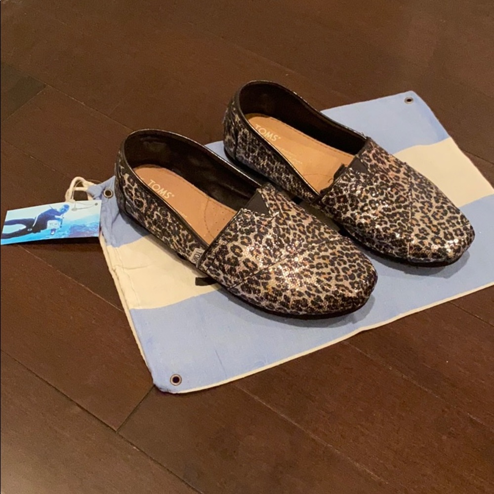 Glittery cheetah print Toms